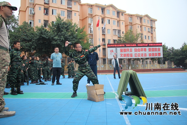 瀘縣云龍鎮(zhèn)學(xué)校“賡續(xù)紅色基因 淬煉強(qiáng)軍體能“軍事體育成果展示6.JPG