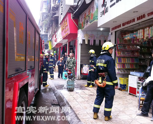 住戶家起火 中心路商家險(xiǎn)遭火燒連營(圖2)