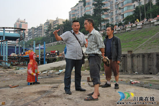 大山坪街道：用真情實(shí)感 打動(dòng)河灘業(yè)主主動(dòng)拆遷(圖1)