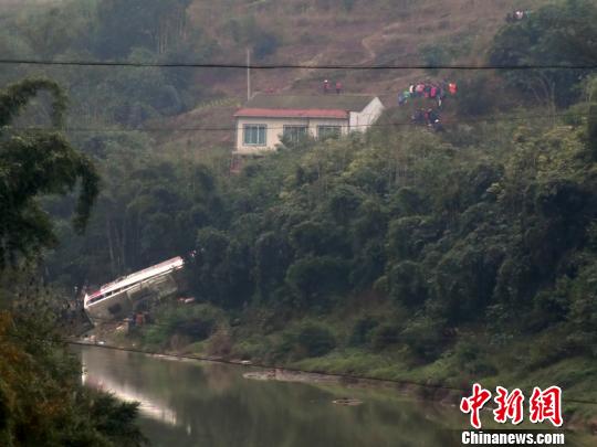 四川瀘州發(fā)生交通安全事故致致2人死亡23人受傷