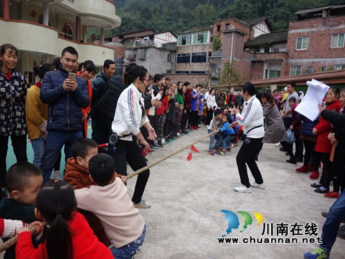 敘永縣向林鎮(zhèn)中心幼兒園舉行親子運動會(圖1)