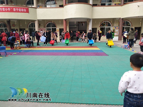 敘永縣向林鎮(zhèn)中心幼兒園舉行親子運動會(圖2)