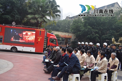 江陽區(qū)華陽街道竹苑社區(qū)開展消防安全宣傳進(jìn)小區(qū)活動(圖1)