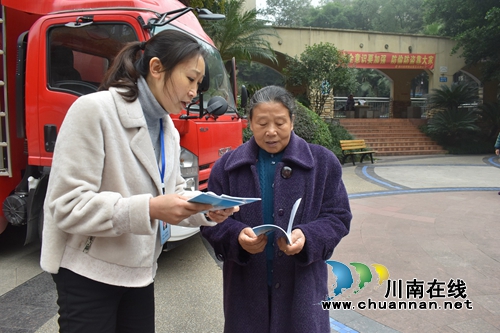 江陽區(qū)華陽街道竹苑社區(qū)開展消防安全宣傳進(jìn)小區(qū)活動(圖2)