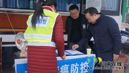 市政府副秘書長佘克明到瀘縣立石鎮(zhèn)督導動物防疫防控工作(圖1)