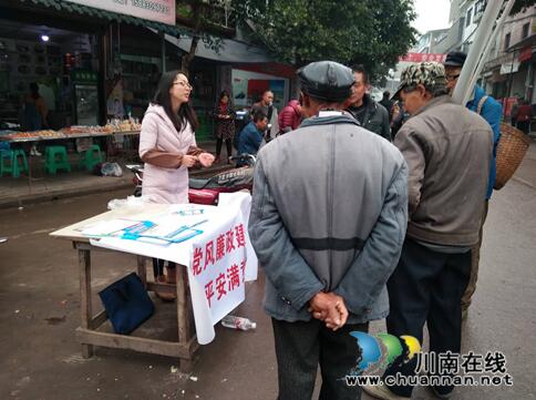 瀘縣太伏鎮(zhèn)開展街頭宣傳活動(圖2)