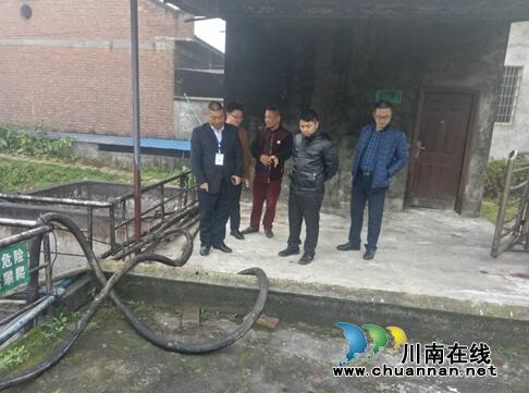 瀘縣城管執(zhí)法局開展違法建設治理集中宣傳日活動(圖1)