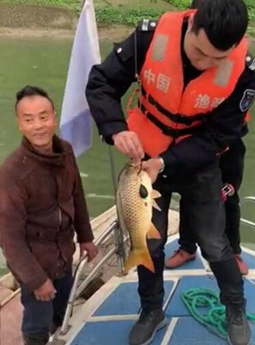 長(zhǎng)江禁漁后查獲毀滅性非法捕魚：魚鉤大十多倍(圖3)